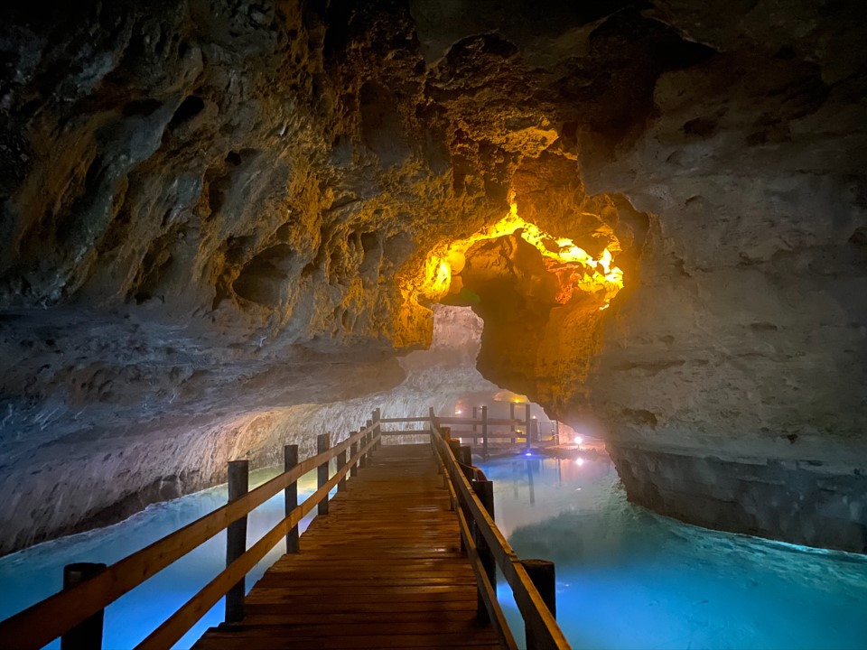 50-cool-caves-facts