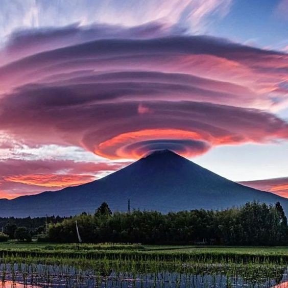 Lenticular Clouds on Fuji